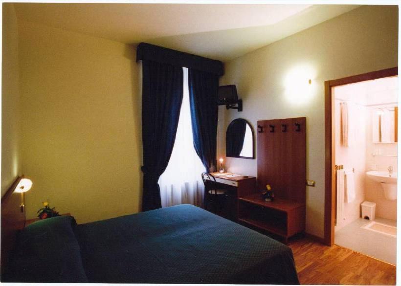 Hotel 2000 Fabriano Room photo