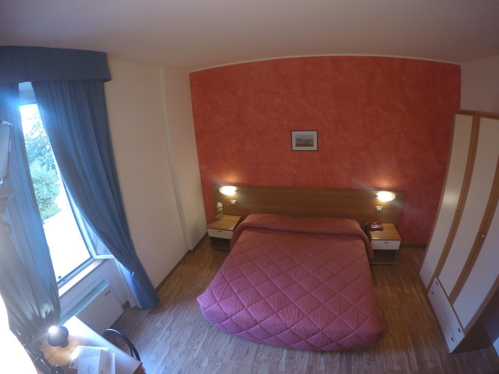 Hotel 2000 Fabriano Exterior photo